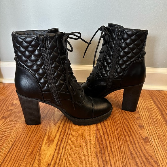 G by Guess - Women's Black Heeled Boots / Size 10 - Picture 2 of 3